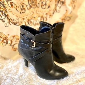 Le Chateau Black Booties (size 6) - mint condition